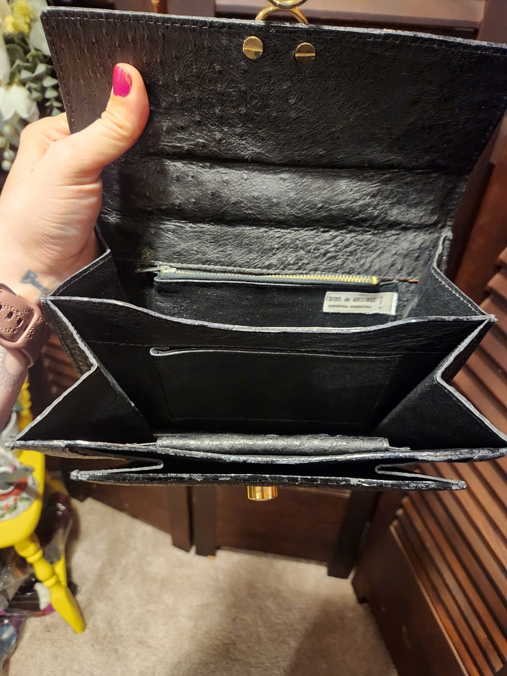 Vintage Black Lizard Shoulder Bag with Gold Hardware - Picture 5 of 8
